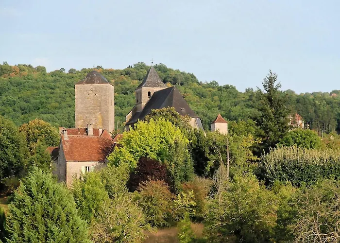 La Maison Au Perroquet Village Typique En Pierre