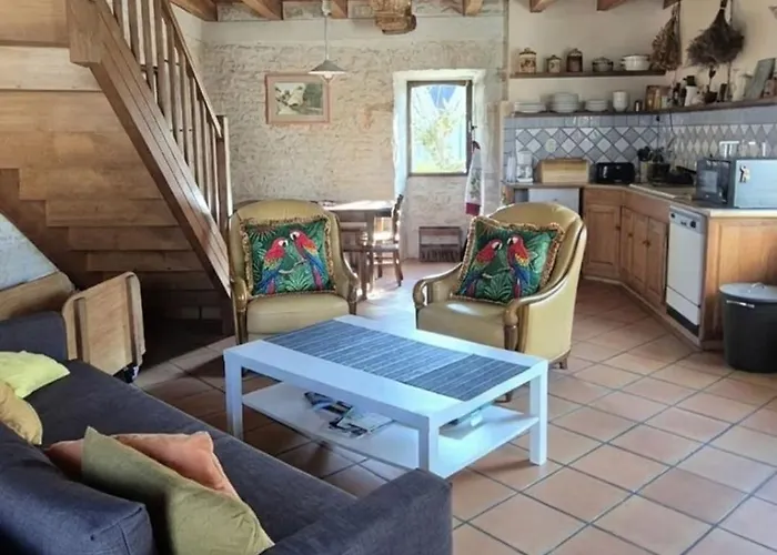 Hébergement de vacances La Maison Au Perroquet Village Typique En Pierre *