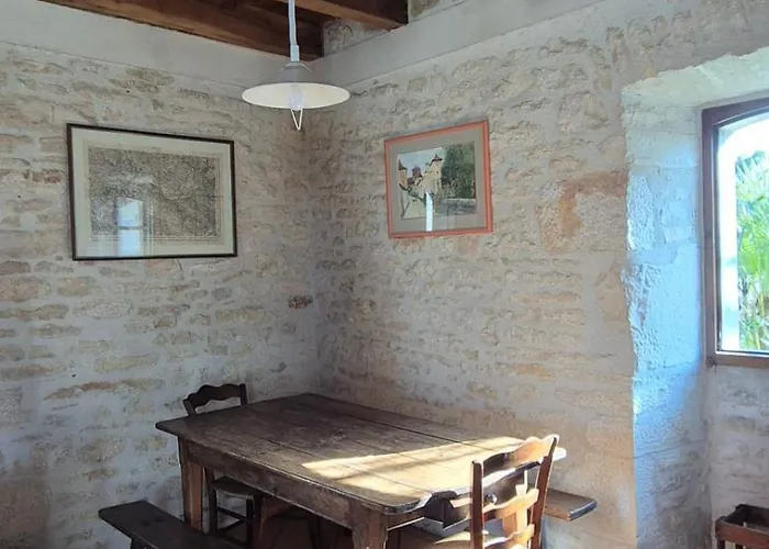 Hébergement de vacances La Maison Au Perroquet Village Typique En Pierre